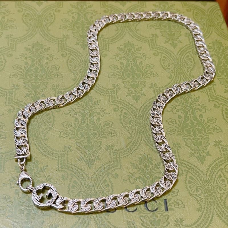 G*u*i necklaces